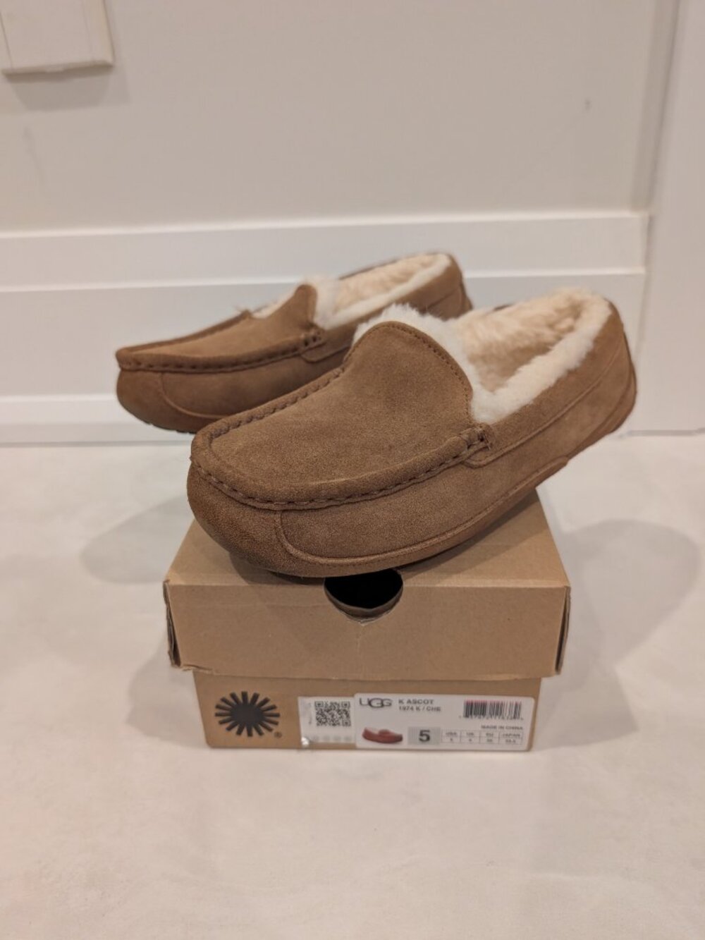 UGG  Australia Kids Ascot Slipper Loafers Chestnut Brown Size 5